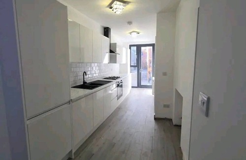 Hendon Apartment | Apartment - Sleeps up to 6 & free parking