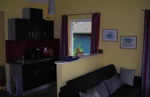 Wiefelstede Apartment | Apartment Sommerhus - apartment/apartment, shower or bath, toilet