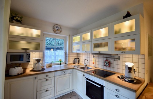 Zingst Apartment | Apartment Sonneneck, quiet location, terrace, priv. Parking lot, wifi, non-smoking