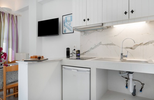Ios Apartment | Apartment 'Studio 4' with Sea View, Wi-Fi and Air Conditioning