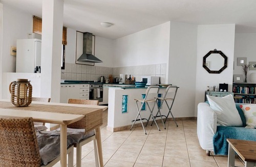 Urbanizacion Famara Apartment | Apartment Stunning Beach and Coastal Views - Private Garden, Beach 5 Mins Walk