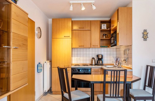 Oberhof Apartment | Apartment 'Tannenblick 3-2' with Shared Garden, Balcony and Wi-Fi