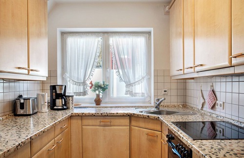 Oberhof Apartment | Apartment 'Tannenblick 7-4' with Mountain View, Shared Garden and Wi-Fi