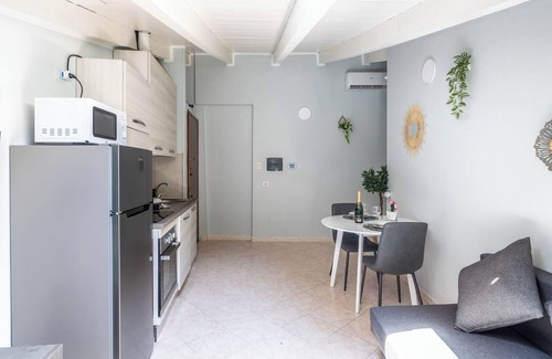Affori Apartment | Apartment 'Tiny House with Parking' with Wi-Fi and Air Conditioning