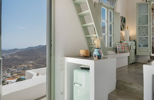 Serifos Apartment | Apartment 'Traditional Guest House' with Private Terrace and Air Conditioning