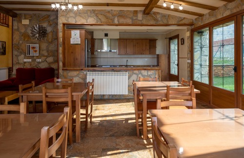 Asparrena Apartment | Apartment 'Twins' with Shared Garden and Wi-Fi