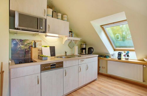 Luetow Apartment | Apartment 'Ullo´s Schwalbennest ' with Private Terrace, Shared Garden and Wi-Fi