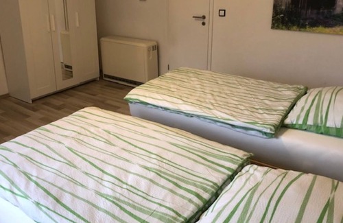 Alheim Apartment | Apartment 'Unterm Stein' with Shared Terrace, Private Garden and Wi-Fi