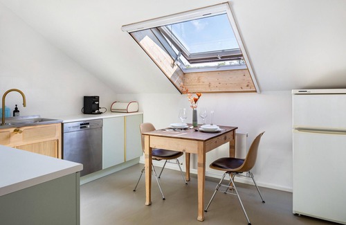 Ihringen Apartment | Apartment 'Urlaubsapartment Südsicht' with Mountain View, Private Garden and Wi-Fi