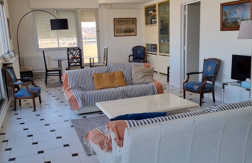 Opera Apartment | Apartment 'Vue Imprenable Sur Le Vieux Port' with Sea View, Wi-Fi and Air Conditioning
