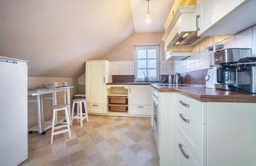 Heessen Apartment | Apartment 'Weserbergland' with Balcony and Wi-Fi