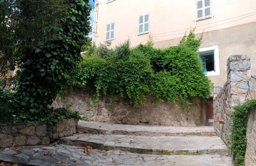Monticello Apartment | Apartment with terrace in the heart of a Corsican village 10 minutes from the beach