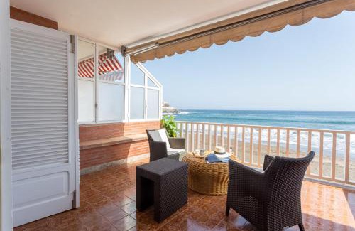 Melenara Apartment | Apartment with Terrace on the Beachfront.