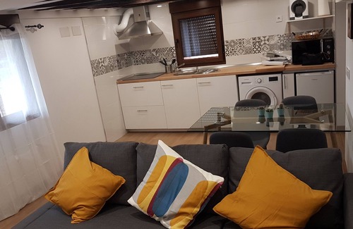 Escobedo Apartment | Apartment with Wi-Fi and parking