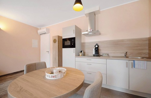 Gau-Odernheim Apartment | Apartment 'Wohnung 2' with Wi-Fi and Air Conditioning