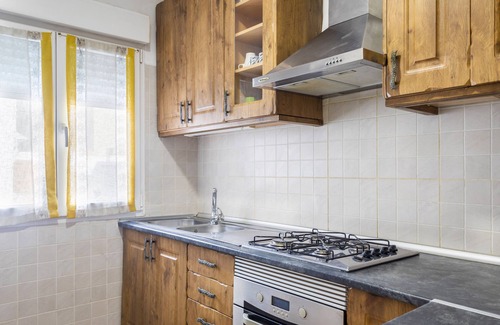 Benicalap Apartment | Apartment 'Zona Doctor Peset - B' with Balcony, Wi-Fi and Air Conditioning