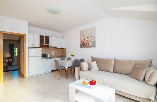 Komolac Apartment | Apartments Azzurro- One Bedroom Apartment with Terrace and Hot Tub