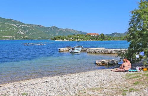 Broce Apartment | Apartments by the sea Broce, Peljesac - 13182