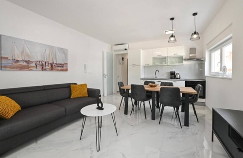 Zrce Apartment | Apartments for 10 with Pool