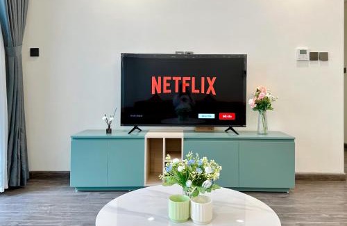 Xuan Tao Apartment | Apartments in Han Jardin Building next West Lake