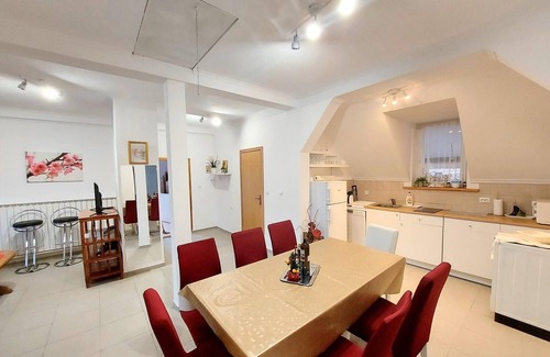Brinje Apartment | Apartments Jezerane - Four Bedroom Apartment with Balcony