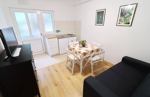 Polace Apartment | Apartments Nodilo