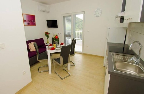 Orebic Apartment | Apartments Vesela - One Bedroom Apartment with Balcony and Sea View