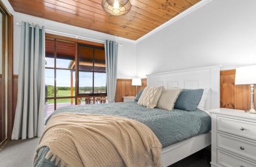 Marengo House | Apollo Bay Cottages- Wild Dog