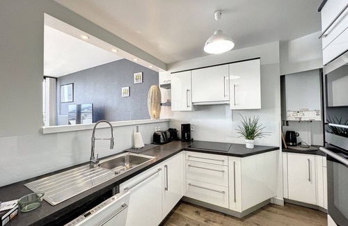 Granville Apartment | App facing the harbor with balcony, near pier for Chausey and Jersey