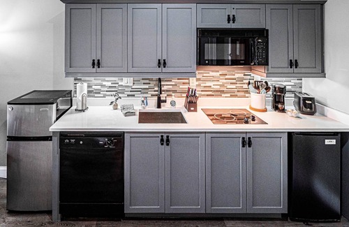 Vernon Condo | Appalachian @ Mtn Creek Pool Hot Tubs Sauna Gym Deck Mtn Front #118