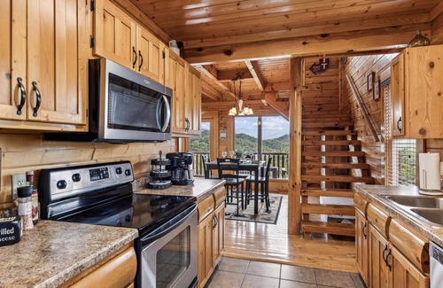Gatlinburg - Pigeon Forge Cabin | Appalachian Villa: Unobstructed View Of Smoky Mountain