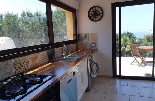 Calcatoggio Apartment | Appart , Belles Prestations Avec Terrasse vue mer Dans Villa