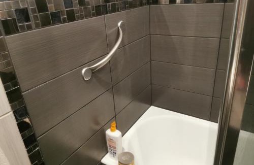 Epinay-sur-Seine Apartment | Appart en résidence avec home cinéma.