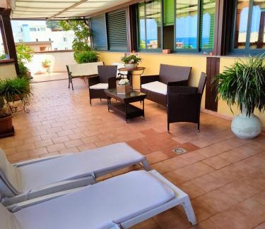 Piraino Apartment | "Appartamento del Mare Gliaca" con vista Isole Eolie,ampia terrazza,wifi e parcheggio gratuito