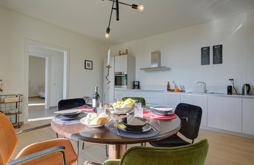 Taino Apartment | Appartamento Vista Angera, Taino, Italy