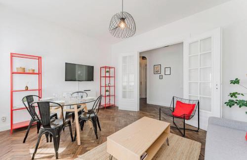 Historic Center Apartment | Appartement 2 chambres avec parking, proche métro