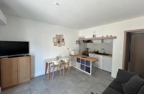 Gard Rhodanien Apartment | Appartement 40 m2 avec parking et petite terrasse
