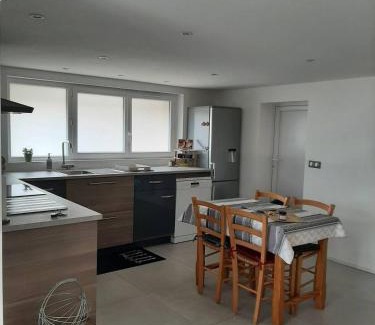 Pierrefeu-du-Var Apartment | Appartement climatisé au calme en Provence