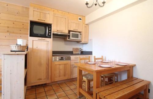 Lanslevillard Apartment | Appartement cosy 5 pers. à Val Cenis Lanslevillard, proche télécabine et ESF, terrasse, wifi inclus - FR-1-508-131