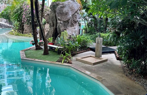 Nong Pla Lai Apartment | Appartement Dans Propriété Avec Piscine Tropicale Proche de la mer