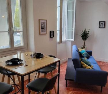 Graulhet Apartment | Appartement de Charme avec tomettes et Parquet
