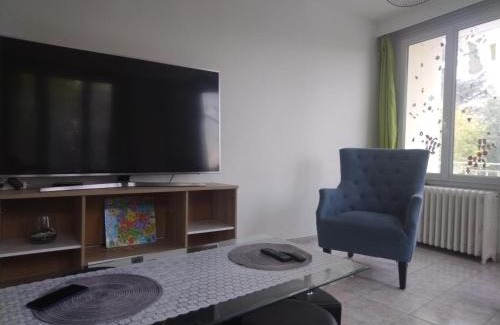Enghien-les-Bains Apartment | Appartement familial face à un square arboré