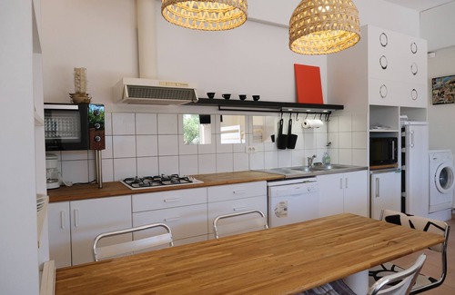 Le Lavandou Apartment | Appartement Rdj, Dans une Villa à Proximité à Pied de Commerces, Port et Plage