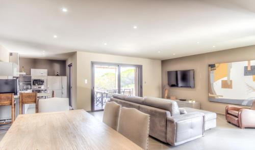 Santa Giulia Apartment | Appartement spacieux à Porto-Vecchio avec piscine partagéeB