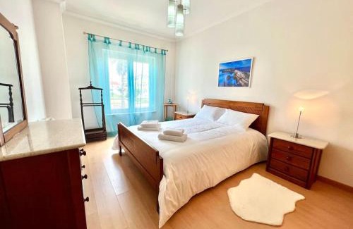 Atouguia da Baleia Apartment | Appartement T2 avec vue panoramique sur la côte