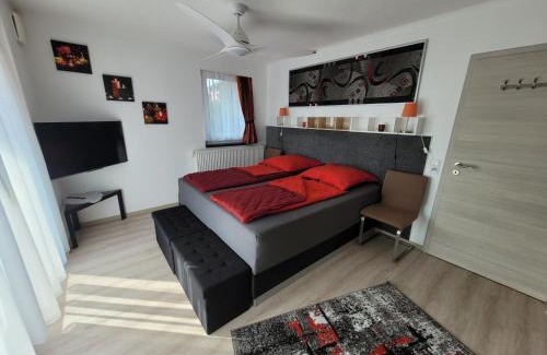 Luenen Apartment | APPARTEMENTHAUS "AM KORNFELD" - 10 Apartments, 40 Betten, Raucher-Balkon, Waschraum, Garten, Grillplatz, Tischtennis, Parkplatz