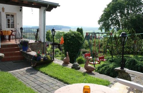 Ittel Apartment | Appealing Apartment in Ittel with Garden, Parking, Bicycles