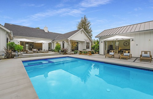 Sonoma House | Apple Tree - Your luxury modern farmhouse awaits. 30+ Day Luxury Rental