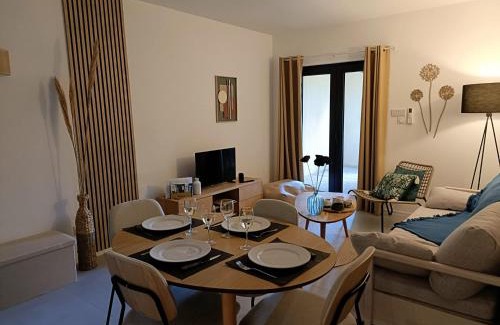 Pianotolli-Caldarello Apartment | Appt neuf 2-4 pers avec loggia - Piscine chauffée - Bord de mer - Corse du Sud- Bonifacio