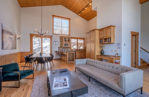 Steamboat Springs House | Apres Lodge South | Near Steamboat Resort | Private Deck | Hot Tub